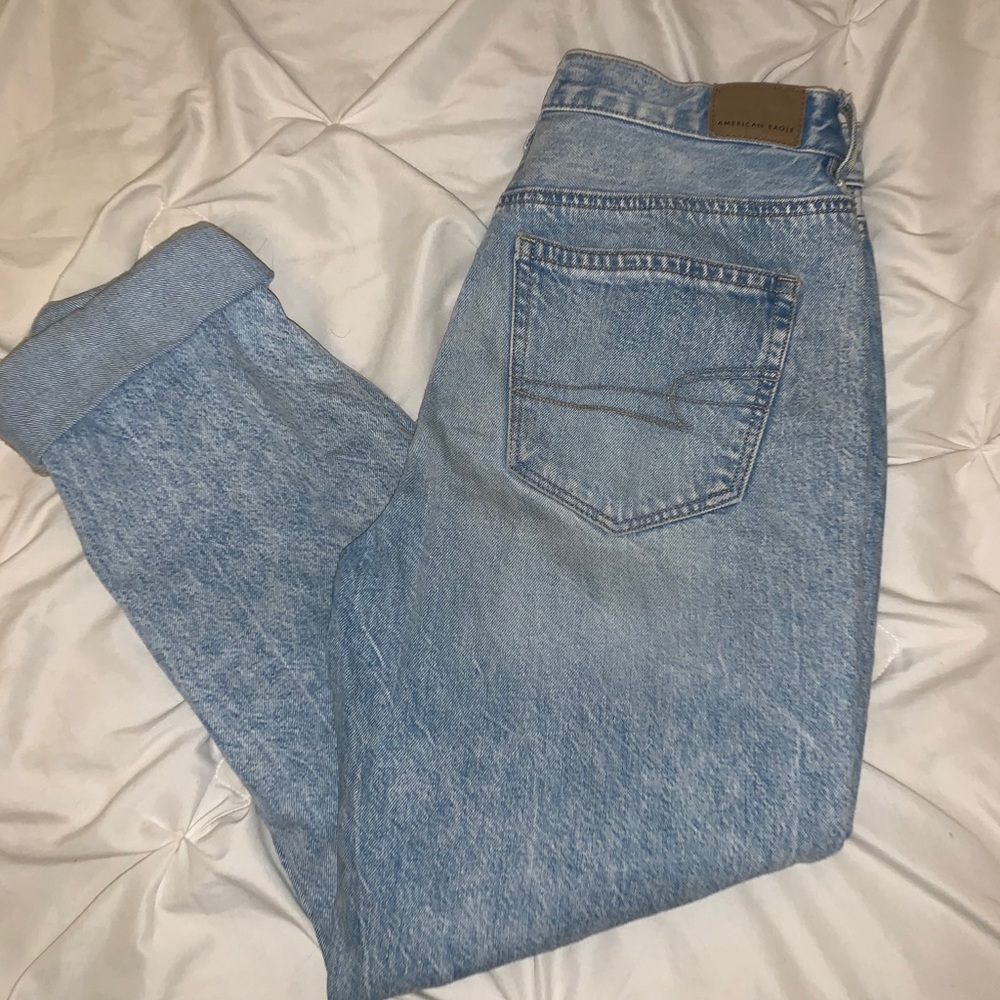 American Eagle High waisted mom jeans size 6 reg.